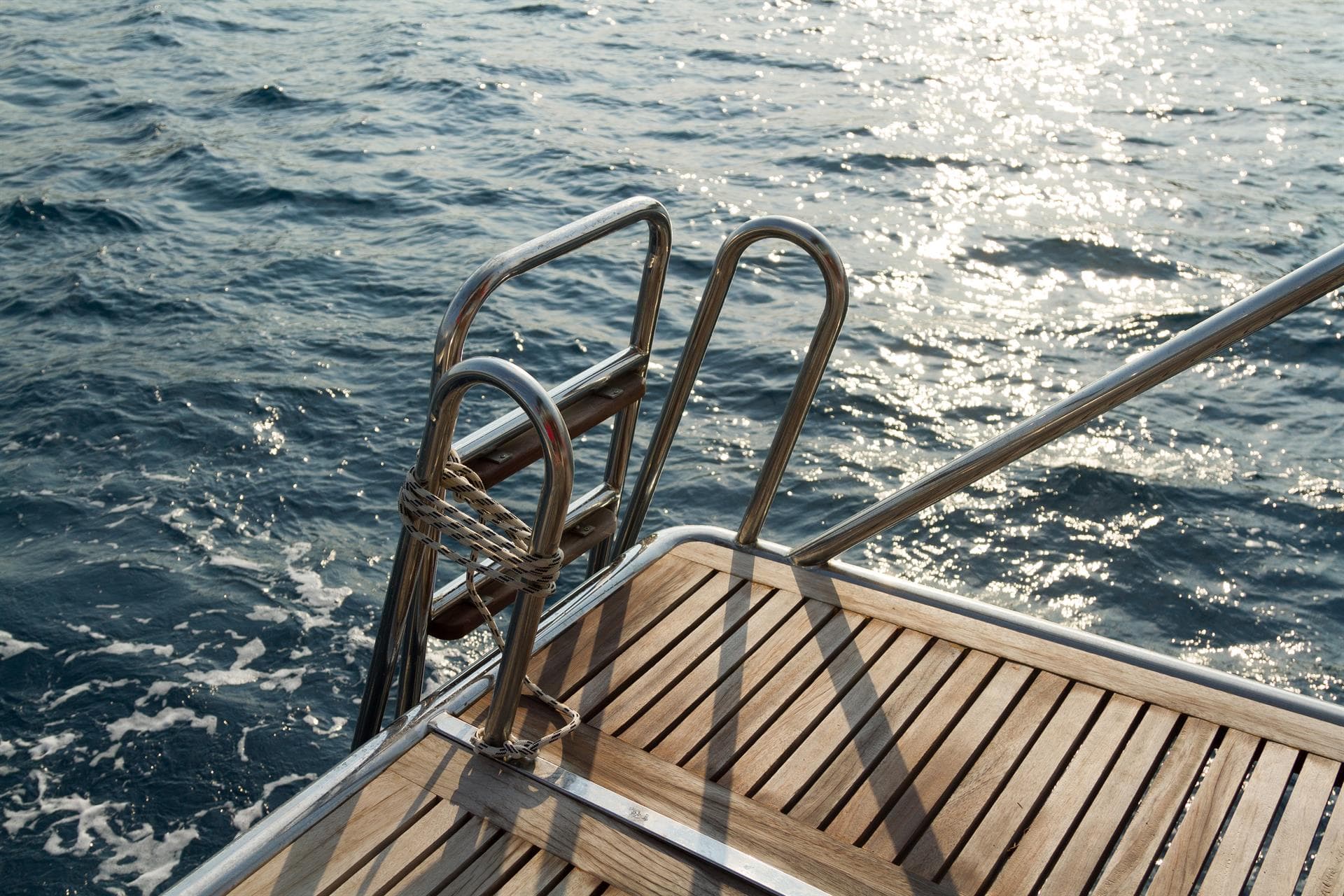 Hazte con una escalera de acero inoxidable para tu barco y mejora su accesibilidad